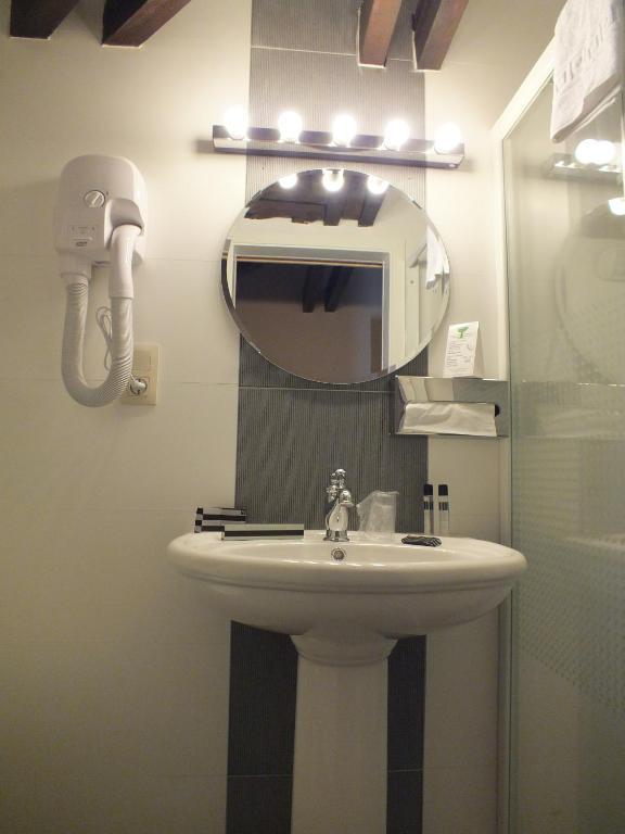 A Fleur De Couette Hotel Auvelais Ruang foto