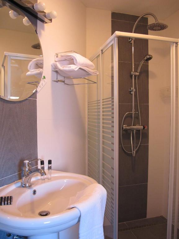 A Fleur De Couette Hotel Auvelais Ruang foto