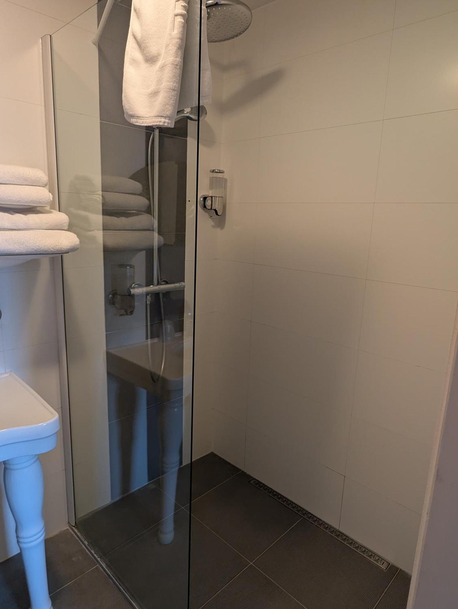 A Fleur De Couette Hotel Auvelais Bagian luar foto
