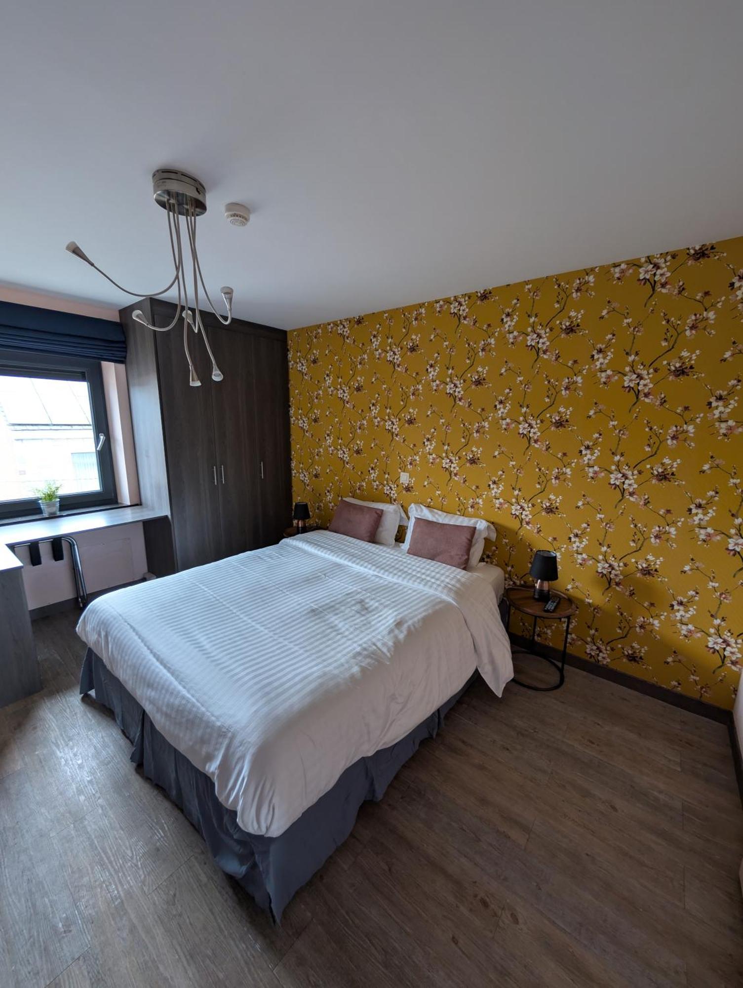 A Fleur De Couette Hotel Auvelais Bagian luar foto