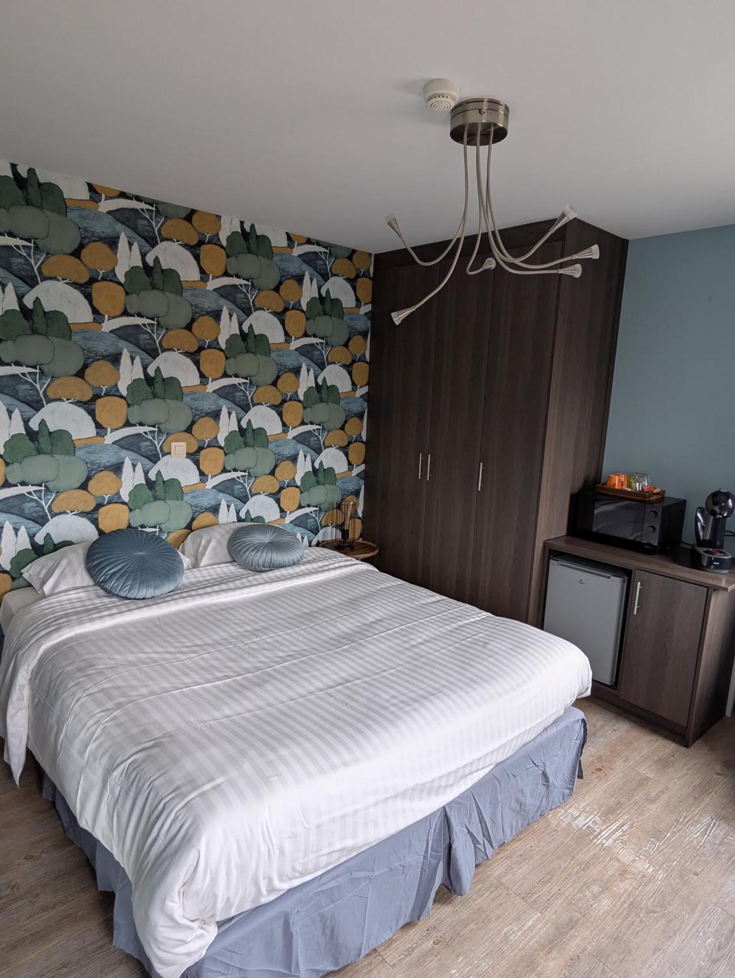 A Fleur De Couette Hotel Auvelais Bagian luar foto