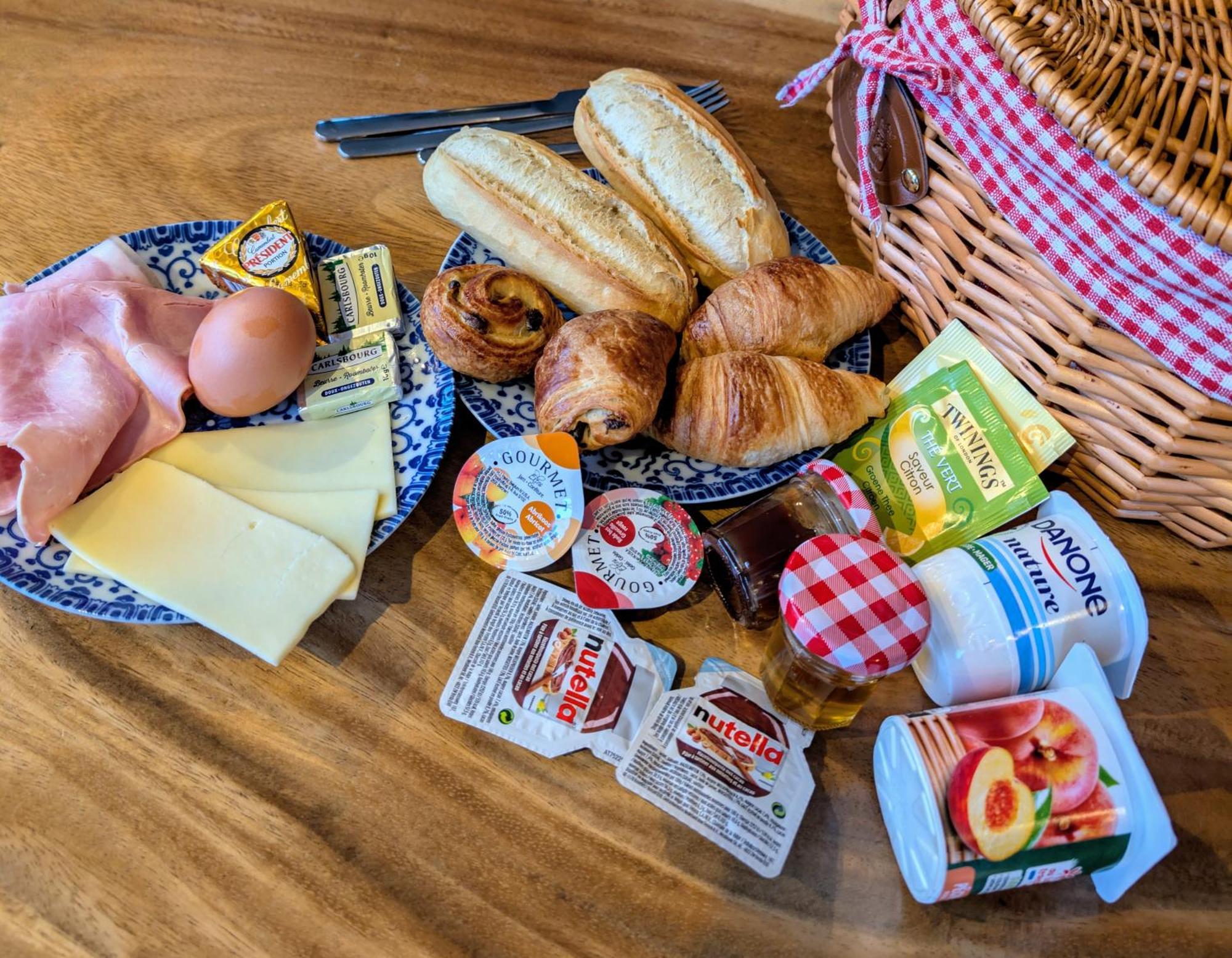 A Fleur De Couette Hotel Auvelais Bagian luar foto