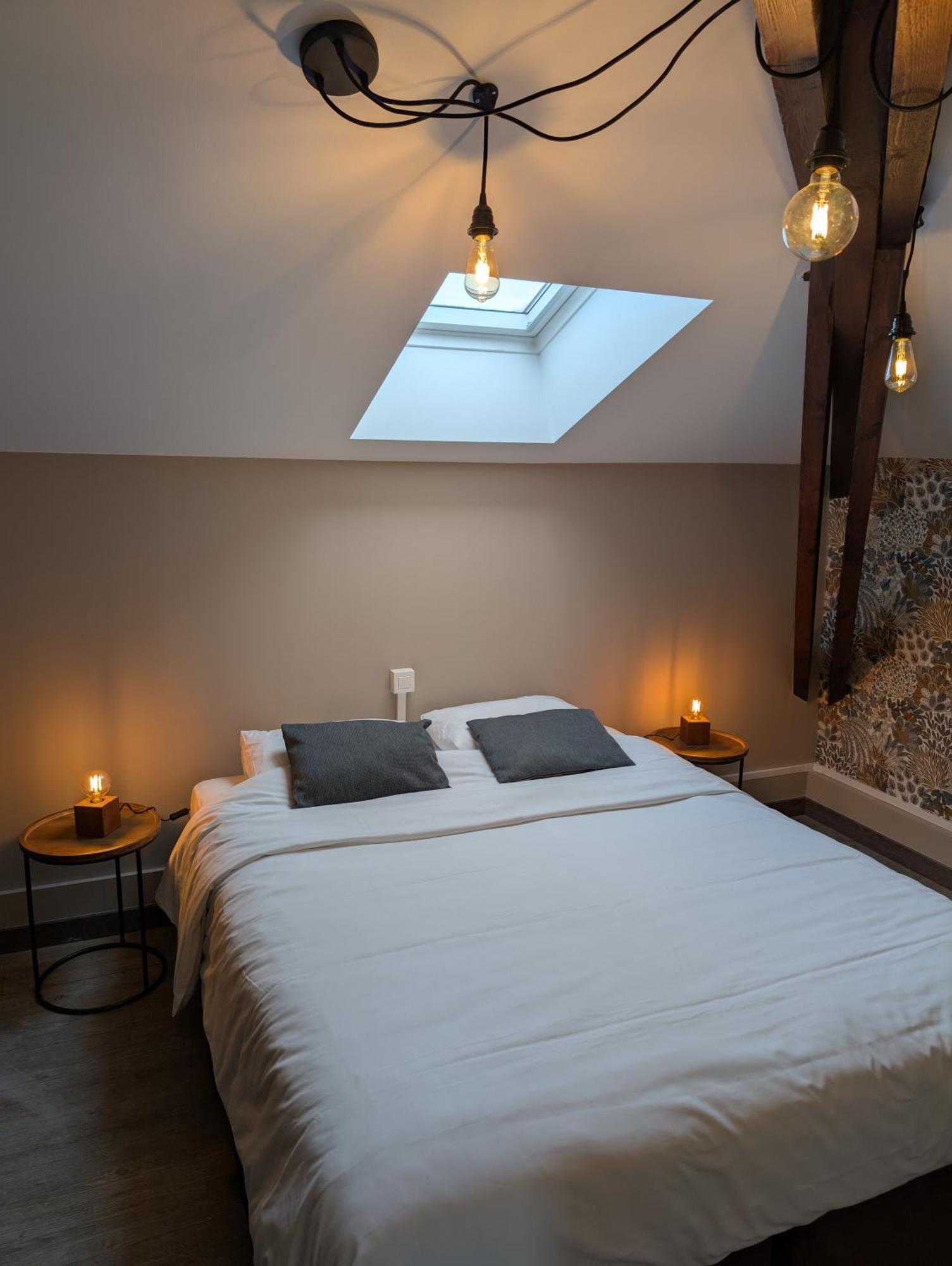 A Fleur De Couette Hotel Auvelais Bagian luar foto