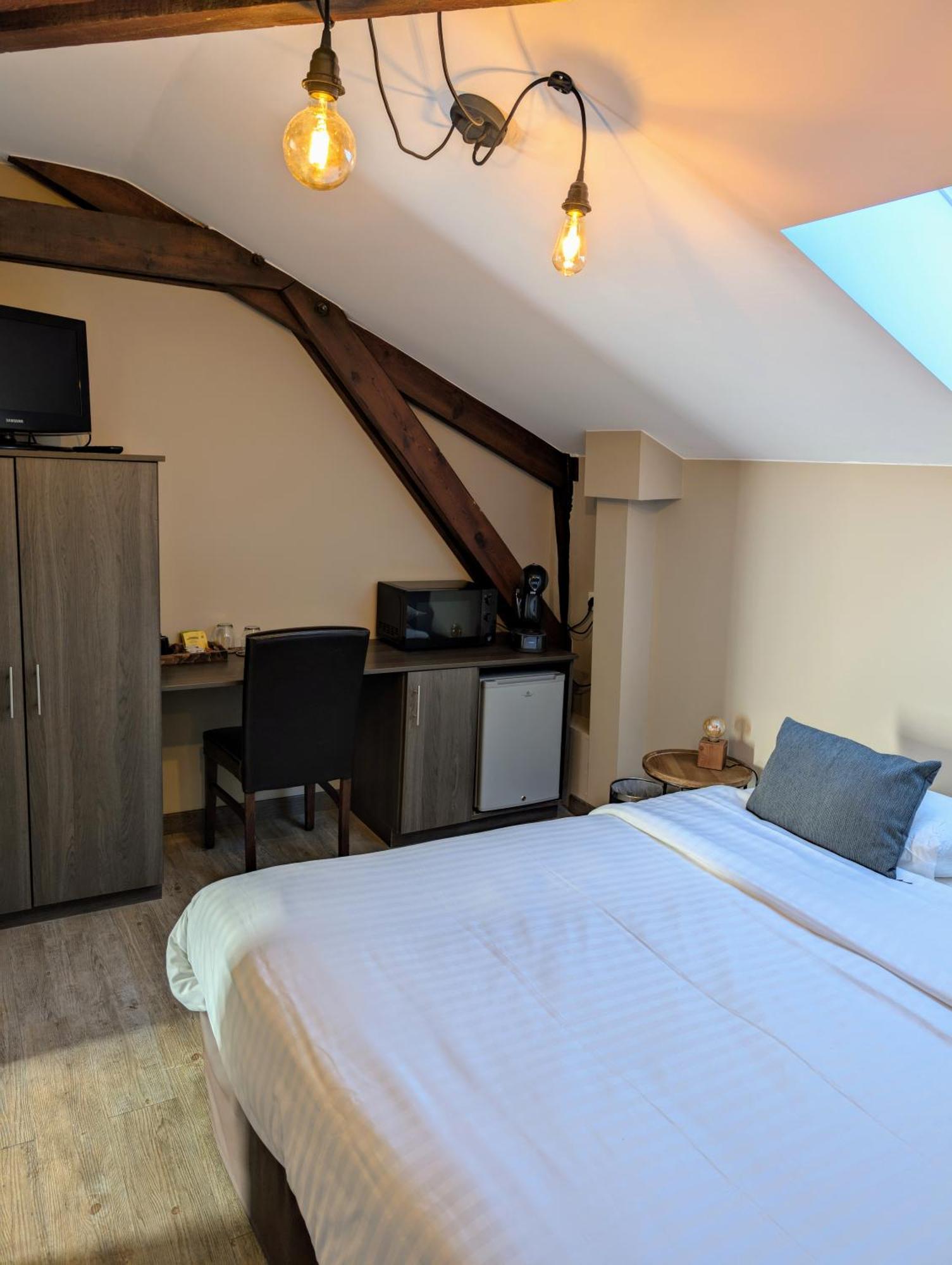 A Fleur De Couette Hotel Auvelais Bagian luar foto