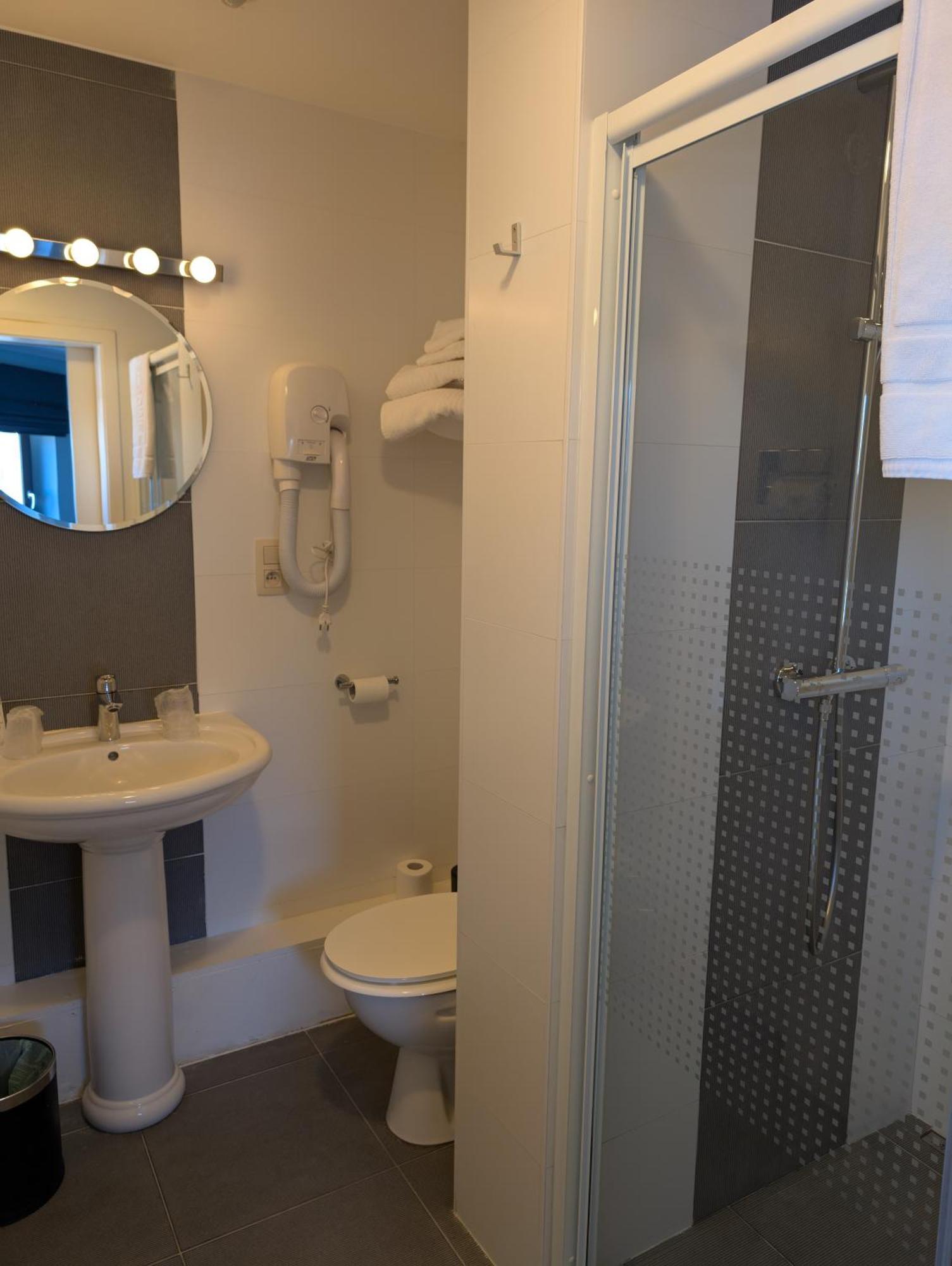 A Fleur De Couette Hotel Auvelais Bagian luar foto