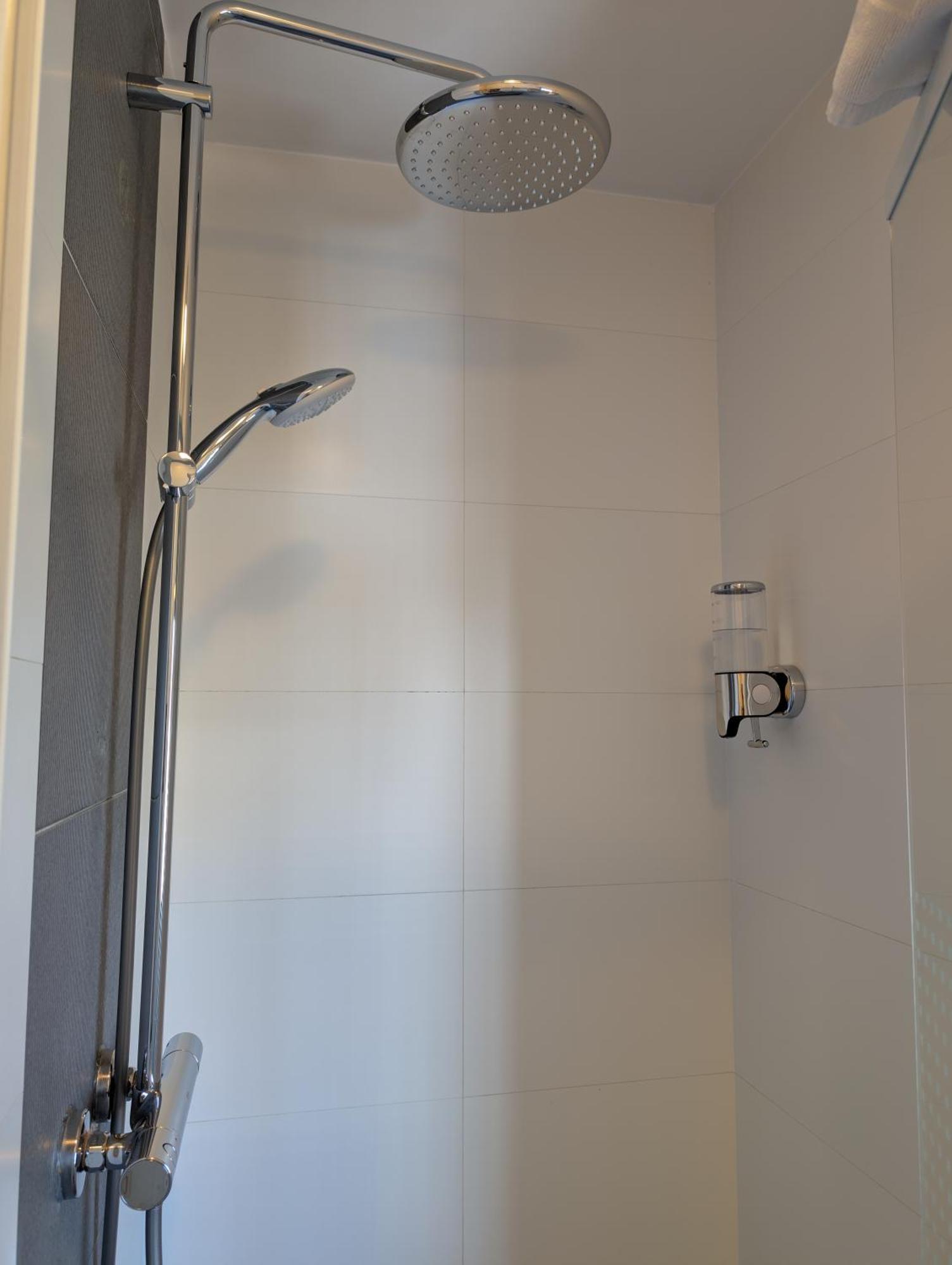 A Fleur De Couette Hotel Auvelais Bagian luar foto
